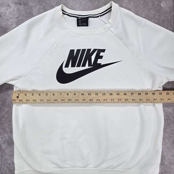 Nike Sportswear Essential Fleece Pullover Sweatshirt - Picture 12 of 13